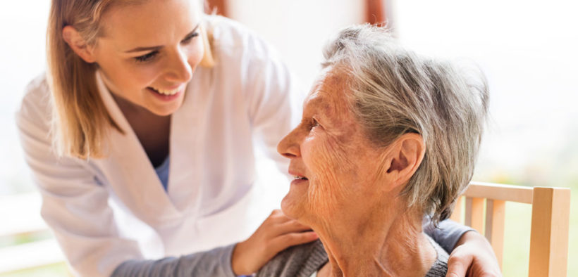 Les soins nécessaires pour personnes âgées à la maison