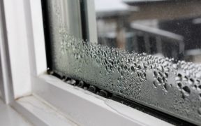 Comment réparer l'humidité et la condensation entre les fenêtres à double vitrage