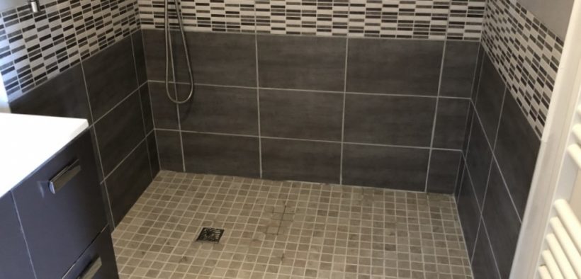 réparer fuite sous bac douche